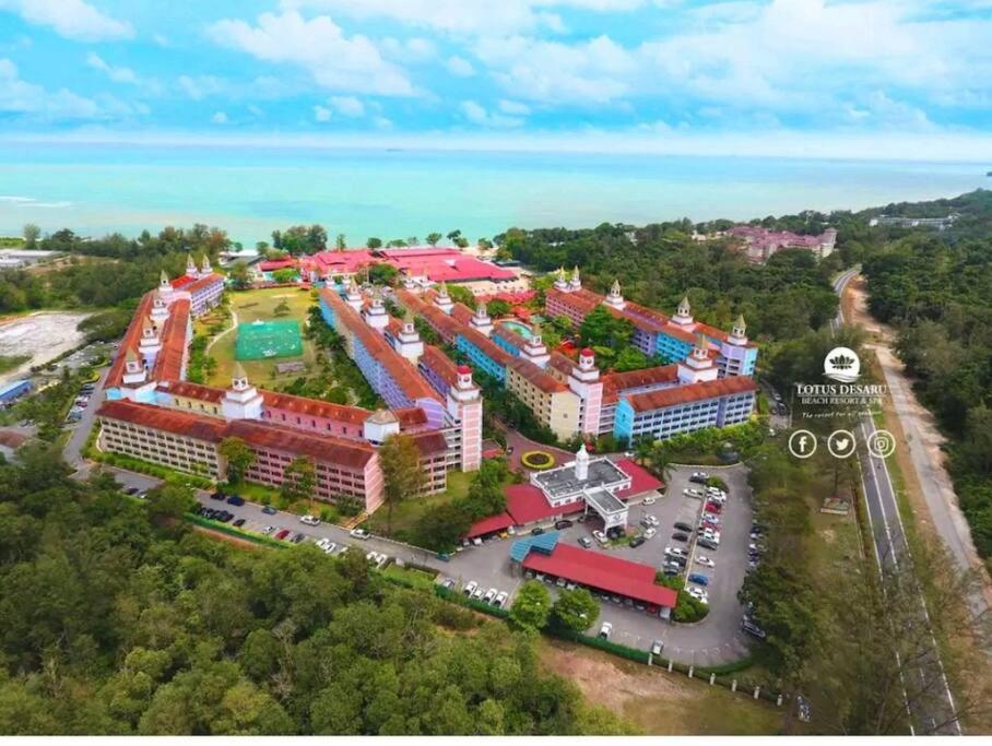 Lotus Desaru Beach Resort, 2 Bdrms, W/Splash Park Bandar Penawar Exterior foto
